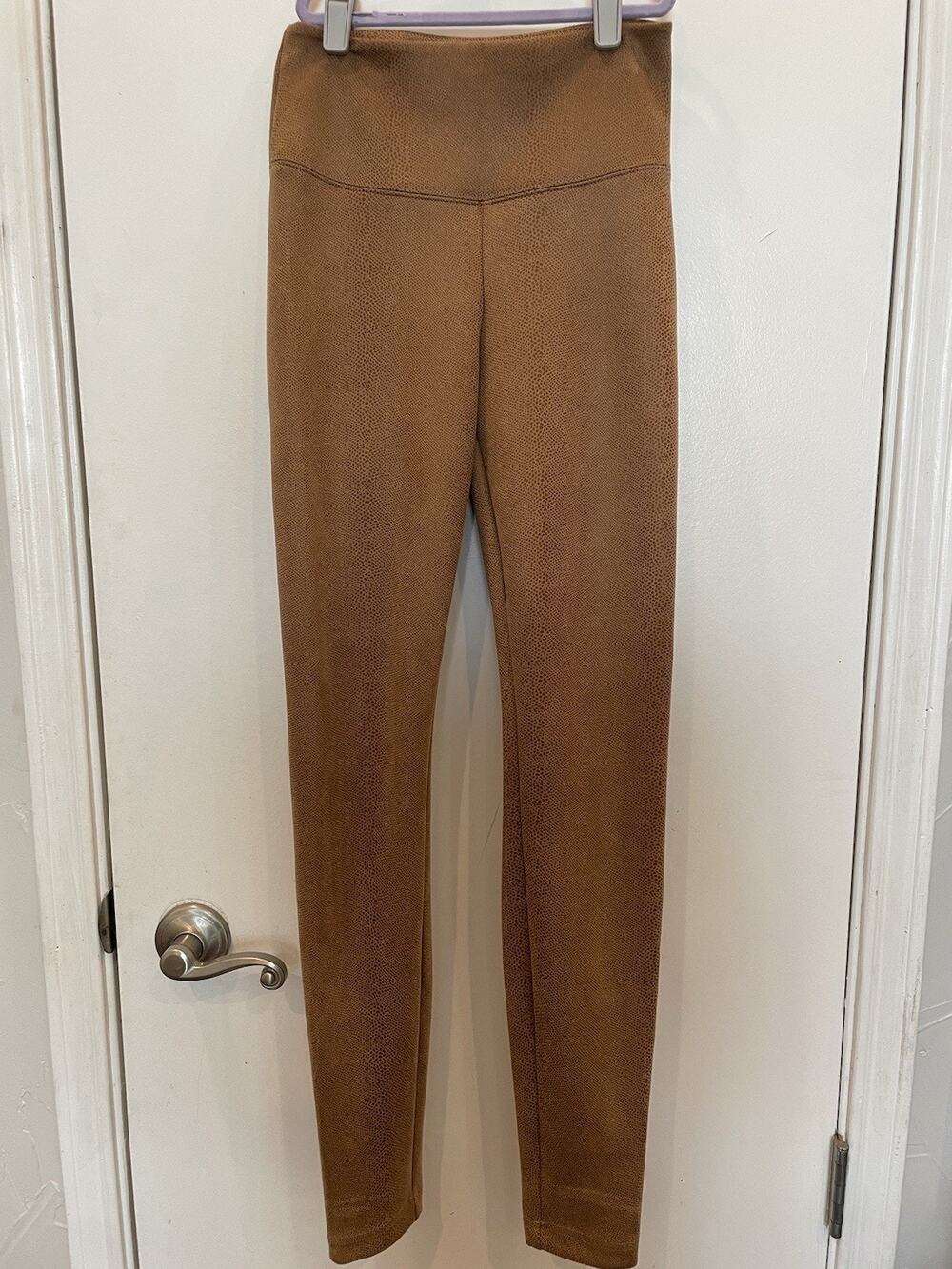 White House Black Market Runway Leggings Faux Suede Snake Skin Tan Camel Size 00